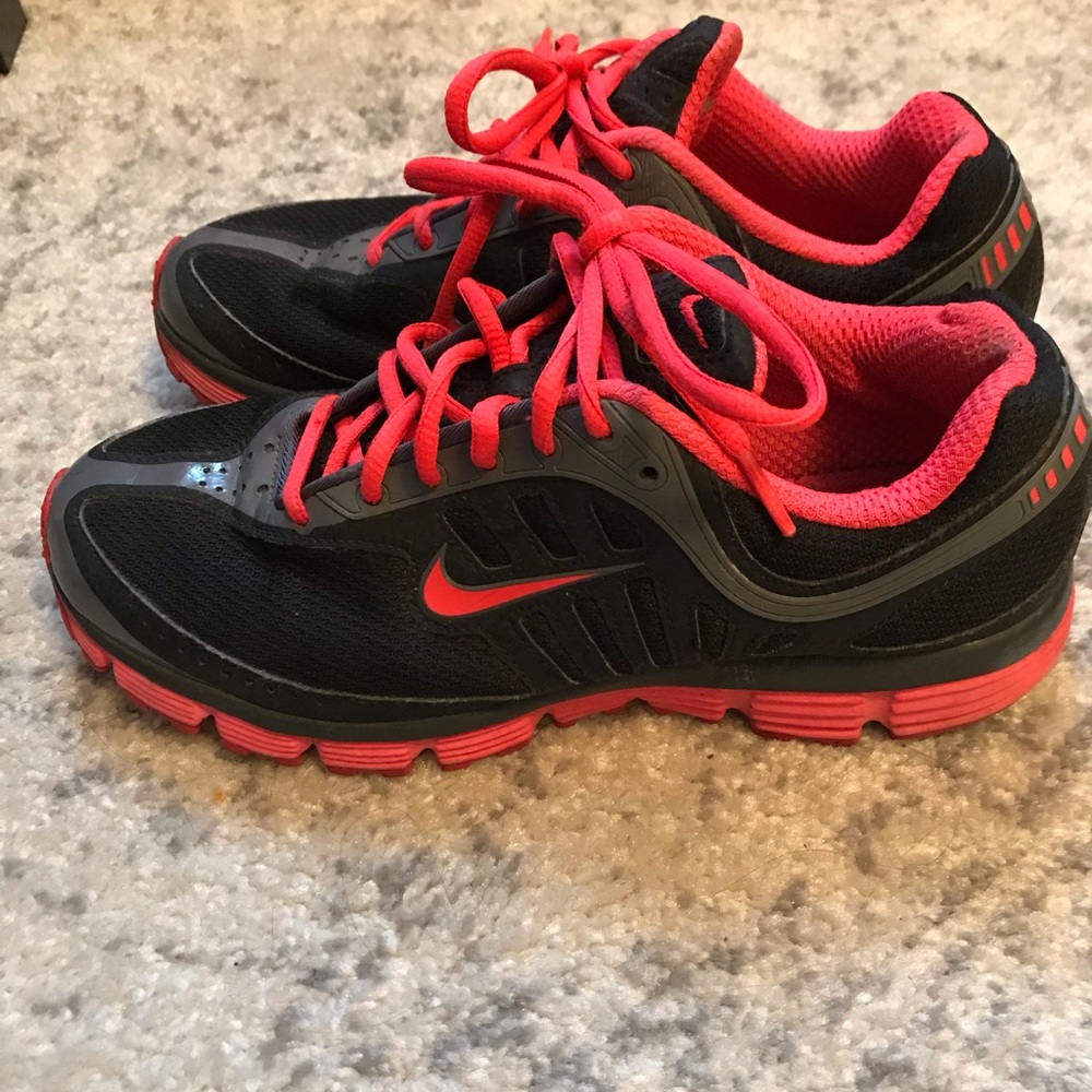 Nike Tennis Shoes-Gently Used